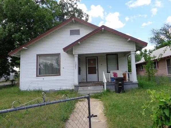 1251 E Maddox Ave, Fort Worth, TX 76104