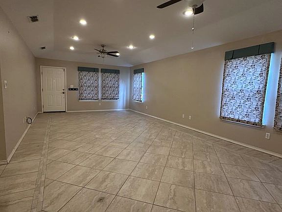 2nd image of 1000 Camelot Dr APT 6243