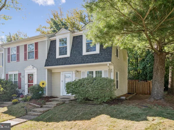 33 Devon Ct, Sterling, VA 20165