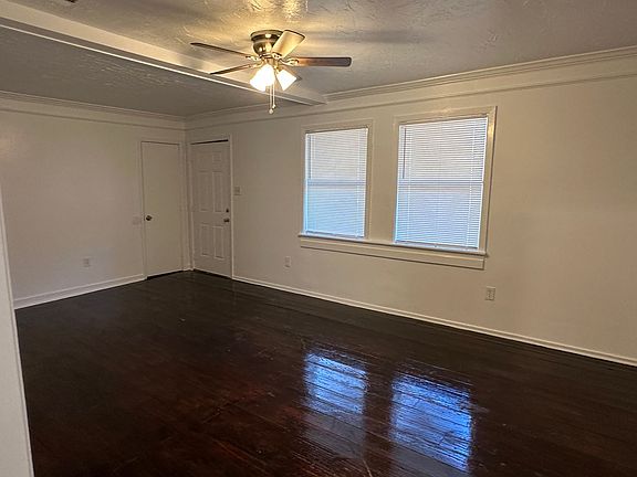 4th image of 3127 Fleetwood Dr