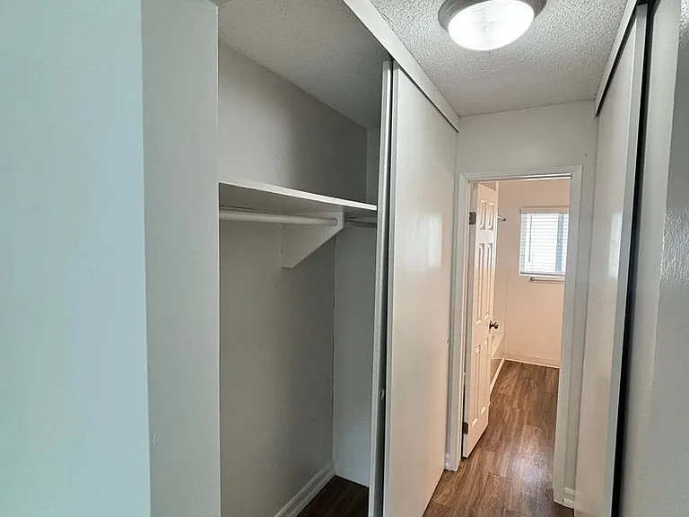 University Terrace Apartments — Photo 11