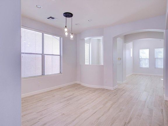 4th image of 35309 N 31st Dr