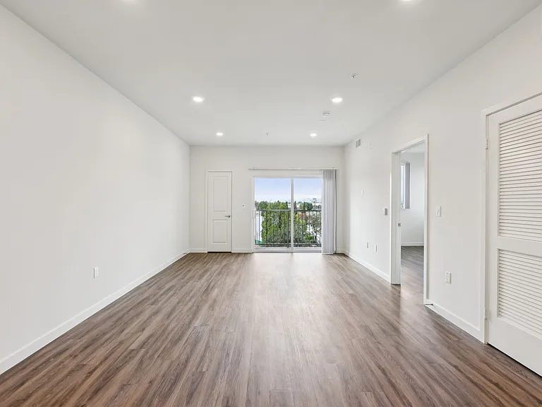 Cloud Nine Luxury Apartments — Photo 36