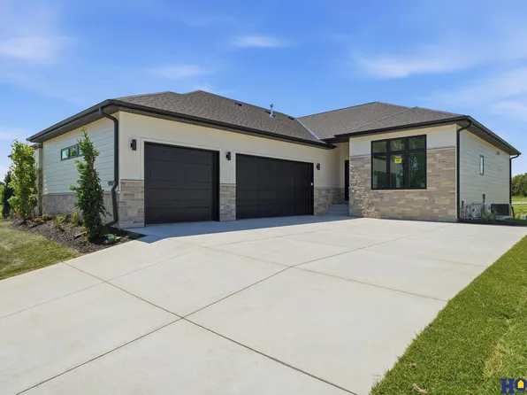 9207 Triana Ln, Lincoln, NE 68520