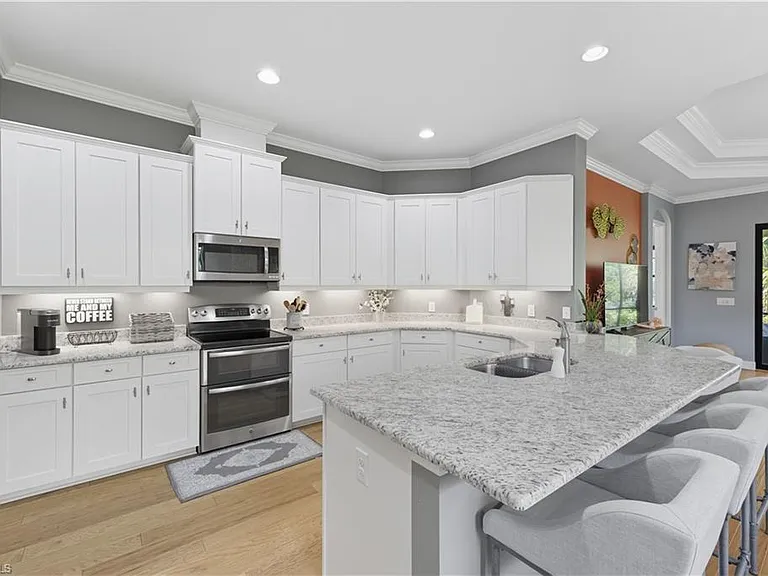 9475 Isla Bella Cir — Photo 7