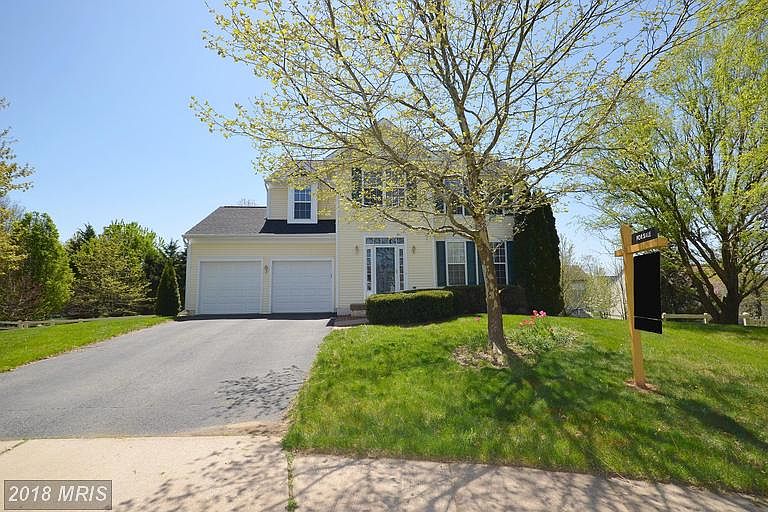 Culdesac with large fenced yard