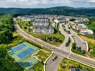 202 Center Meadow Ln #202, Danbury, CT 06810