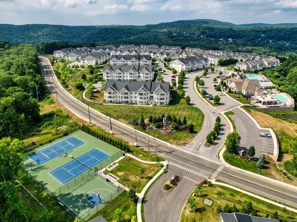 202 Center Meadow Lane #202, Danbury, CT 06810