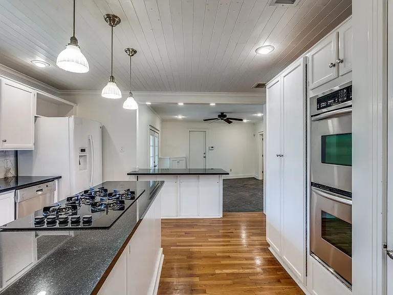 100 Seford Dr — Photo 8
