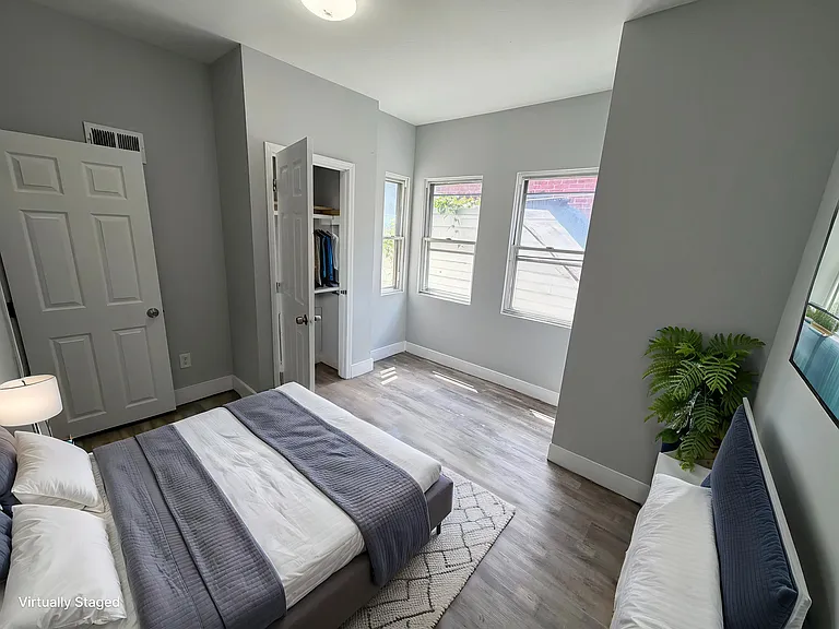 1734 W Atlantic St — Photo 2