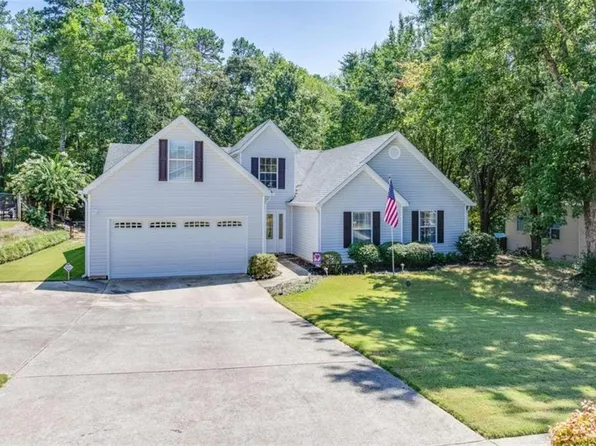 757 Baskins Cir, Winder, GA 30680