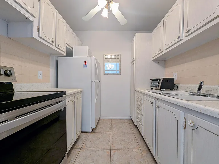 131 Doolen Ct #303 — Photo 6