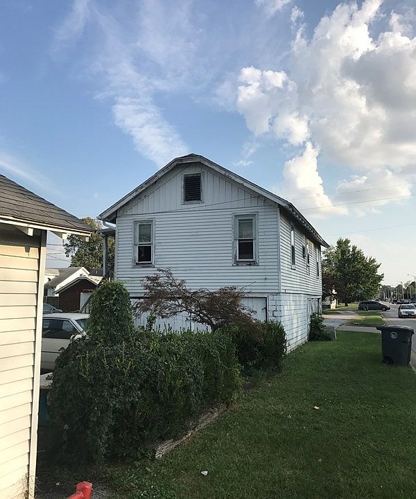 2nd image of 302 E 20th St