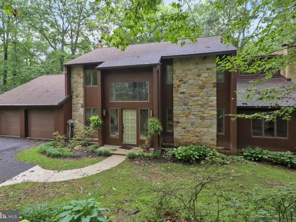 2917 Oak Ln, Morgantown, PA 19543