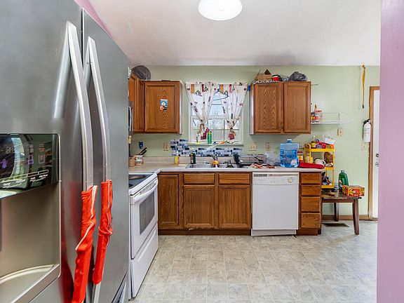4th image of 4766 Buttonwood Dr