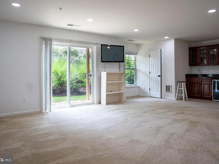 42243 Canary Grass Sq — Photo 70