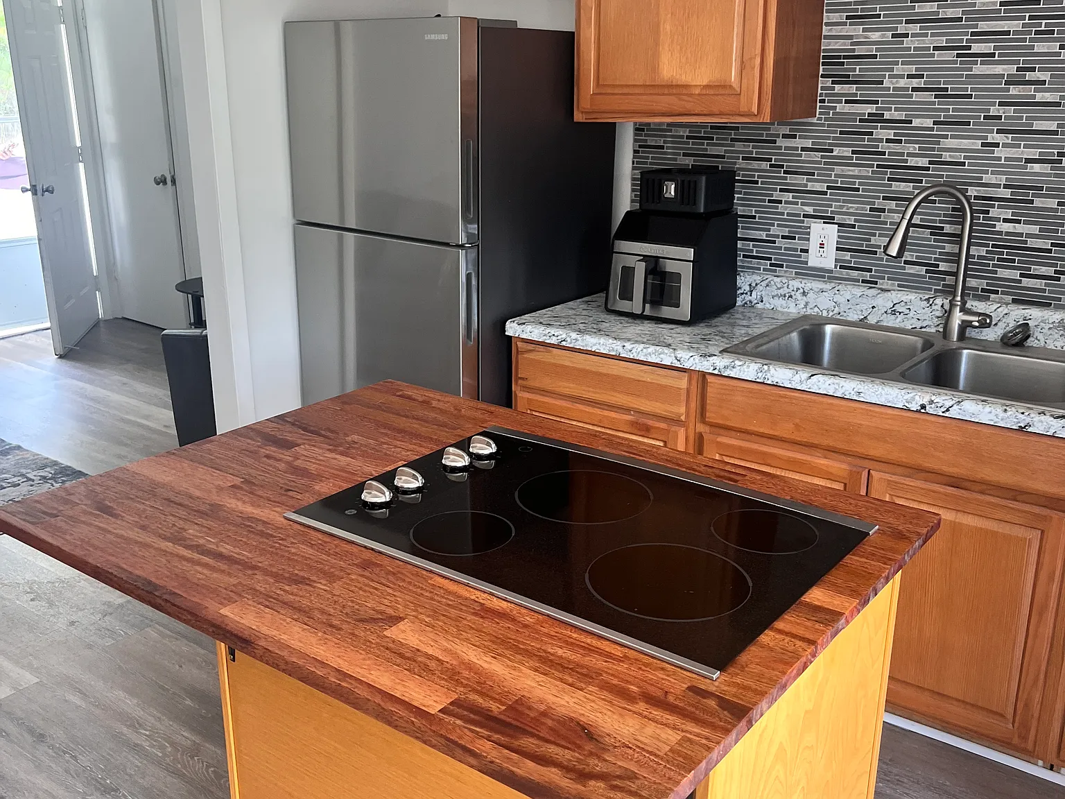 2 bed, 750 sqft, $1,200 — Photo 3