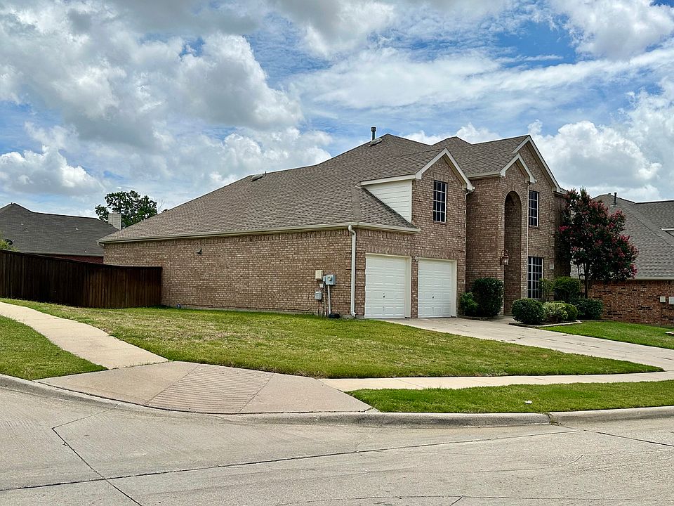 Corner lot; Great privacy