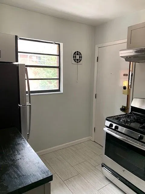 2 bed, 2.0 bath, 1200 sqft, $1,625 — Photo 3