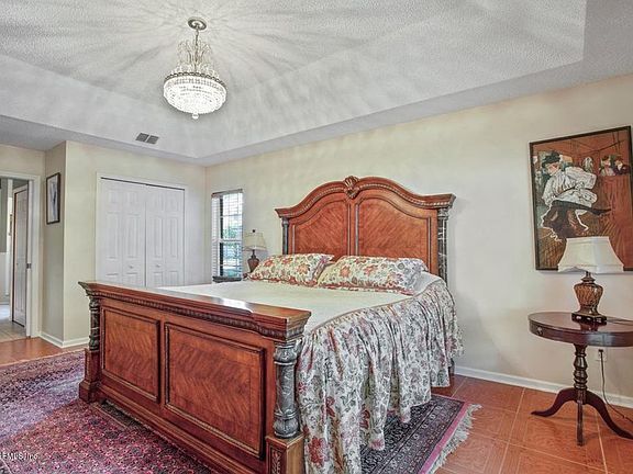 3rd image of 305 Ashwood Ct