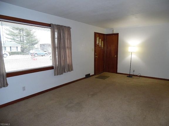 2nd image of 203 Aurora St