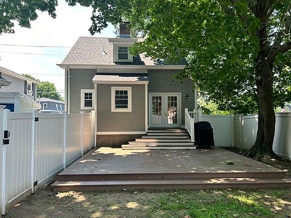 5th image of 724 East St