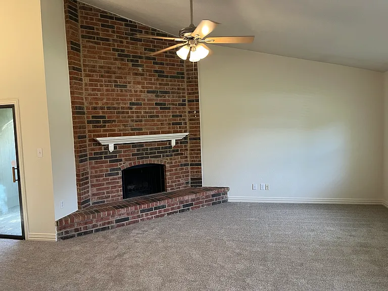 1104 Kesser Dr — Photo 3