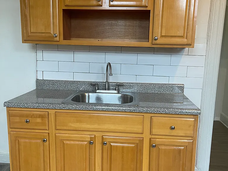 178 Howe Ave #3 — Photo 1