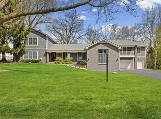 26296 Franklin Ct, Franklin, MI 48025