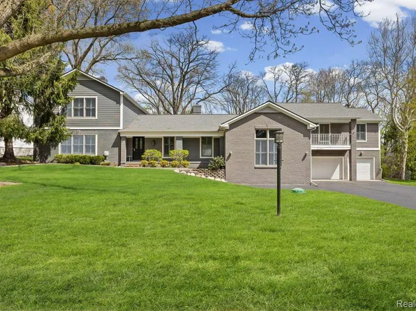 26296 Franklin Ct, Franklin, MI 48025