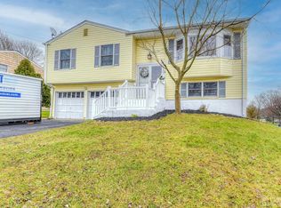 2 Blueberry Dr, Milltown, NJ 08850