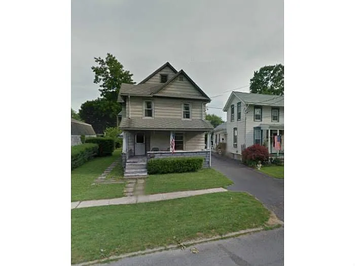 344 E Union St photo 1