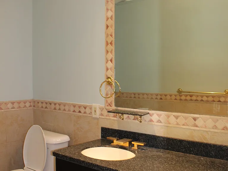 In-laws suite features double sinks and separate private wal