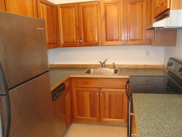 Apt 72- Two bedroom townhouse kitchen