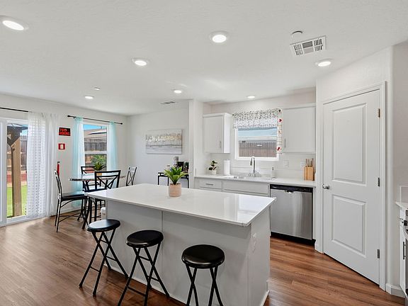 3rd image of 562 W Greenwood Avenue