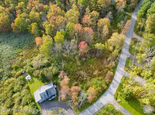 2227 Highpoint Dr, Lake Ariel, PA 18436