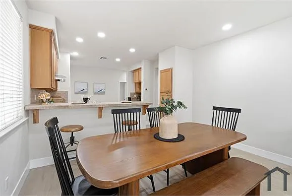 3 bed, 1364 sqft, $3,300 — Photo 3