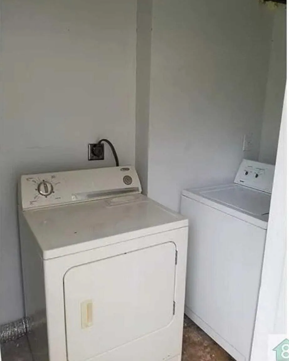 6 bed, 2.0 bath, 2359 sqft, $3,750 — Photo 4