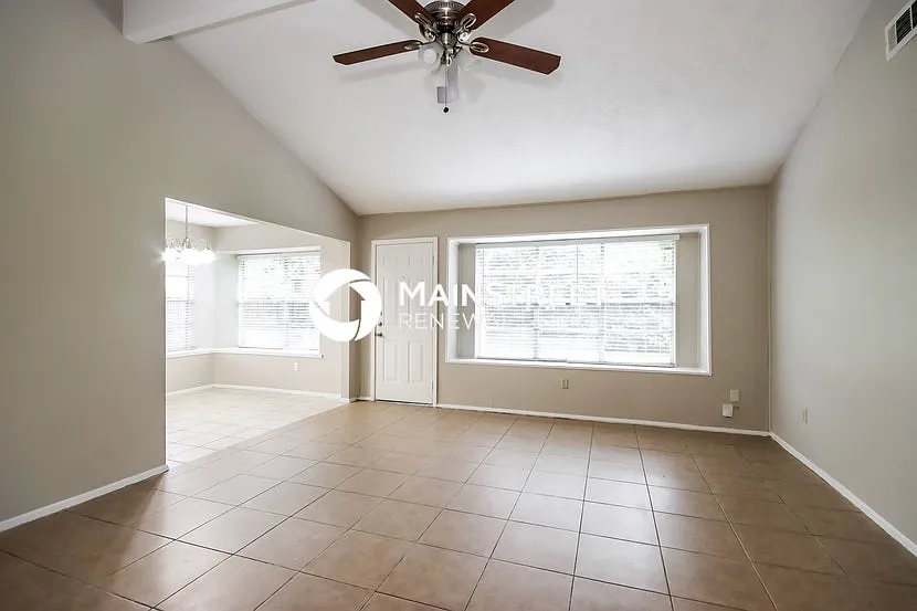 23123 Newgate Dr — Photo 3