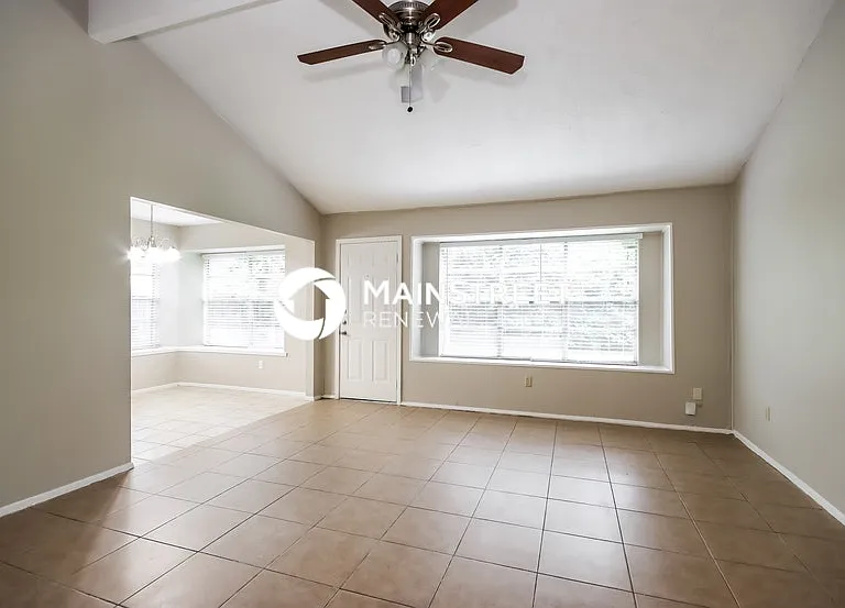 23123 Newgate Dr — Photo 4