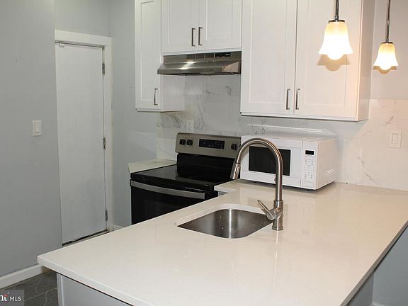 3rd image of 2546 W Seltzer St
