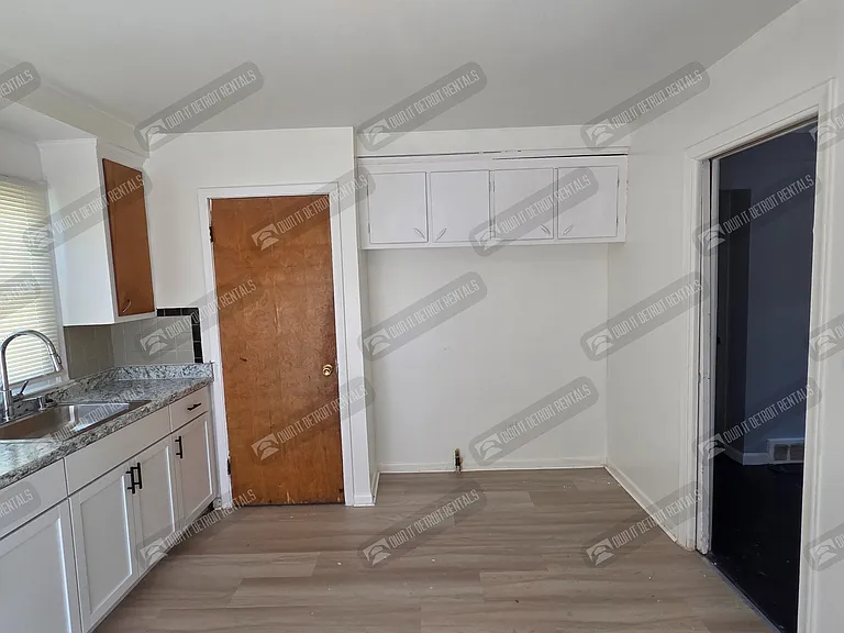 11488 Faust Ave — Photo 17