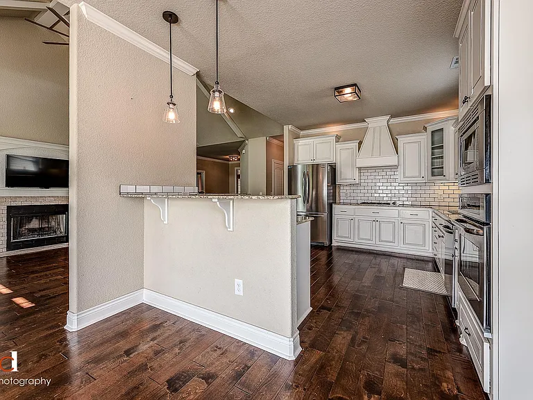1408 NE Dysart Woods Ln — Photo 11