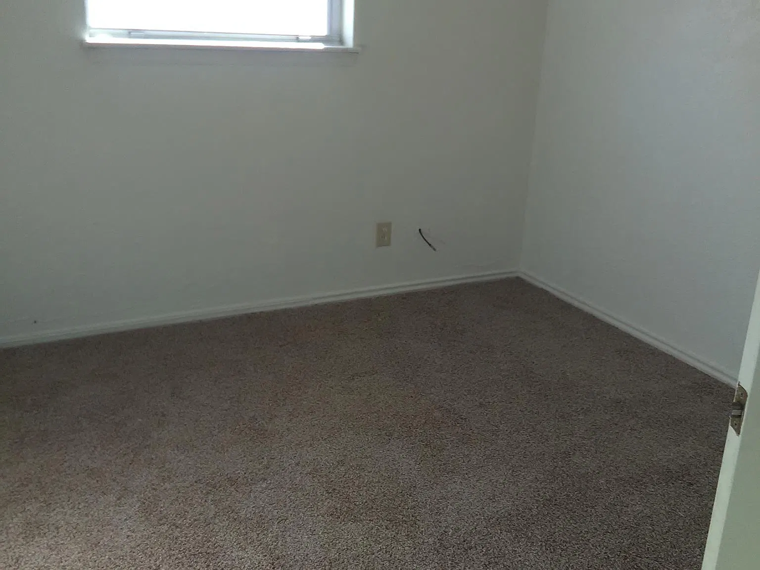4 bed, 1.5 bath, 1277 sqft, $1,200 — Photo 3