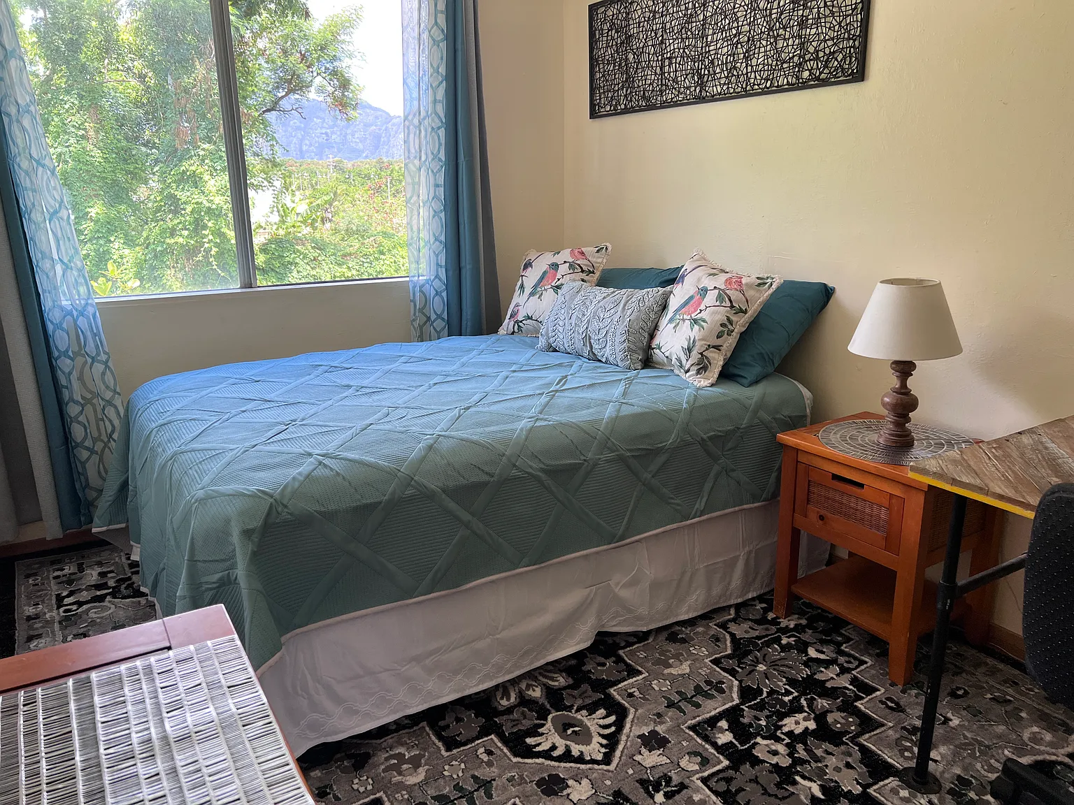 4 bed, 1250 sqft, $1,000 — Photo 1