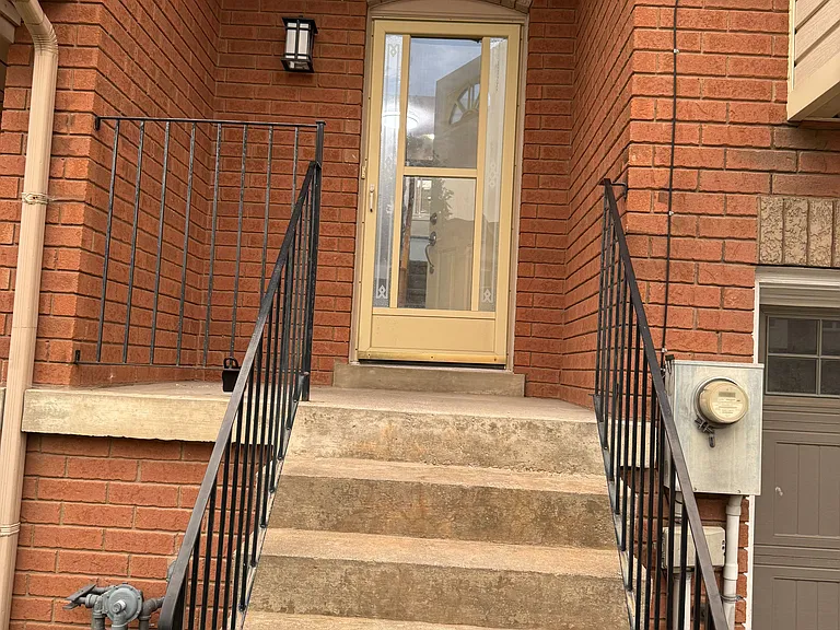 229 Kelso Cres — Photo 2