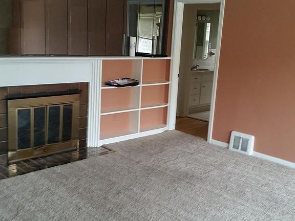4th image of 2334 Plainfield Ave NE