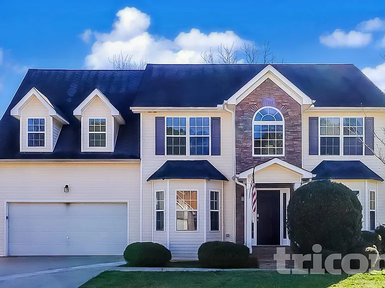 180 Prince Edward Way — Photo 1