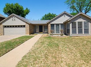 1015 Baldwin Dr, Arlington, TX 76012
