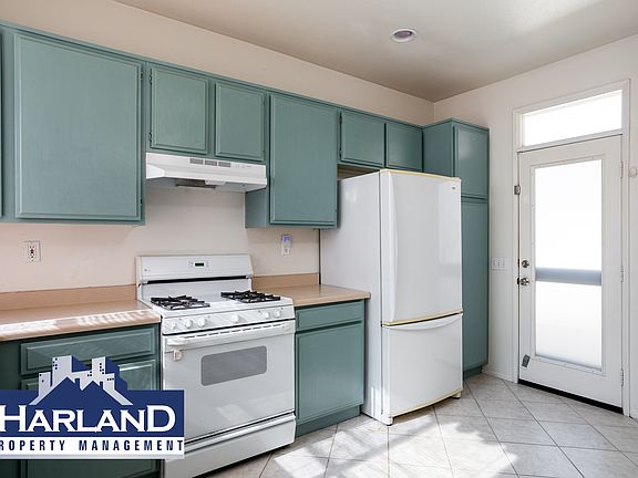 5th image of 8371 Gold Coast Dr Unit 4-1